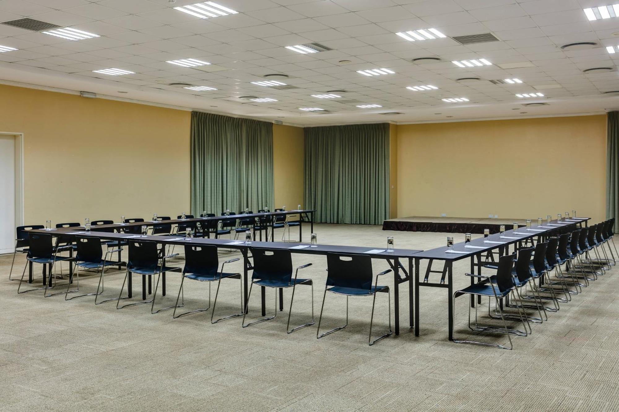 Protea Hotel By Marriott Benin City Select Emotan Exterior foto