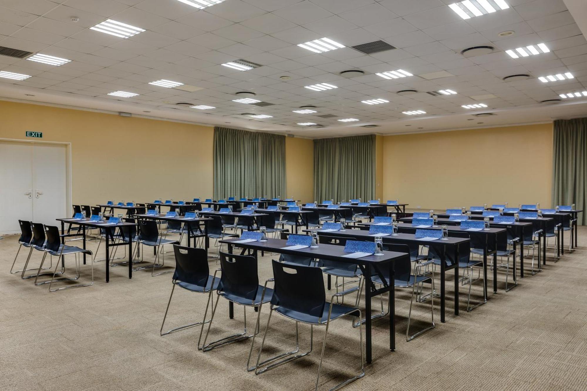 Protea Hotel By Marriott Benin City Select Emotan Exterior foto